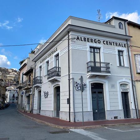 B&B Albergo Centrale Джойоза-Йоника Экстерьер фото