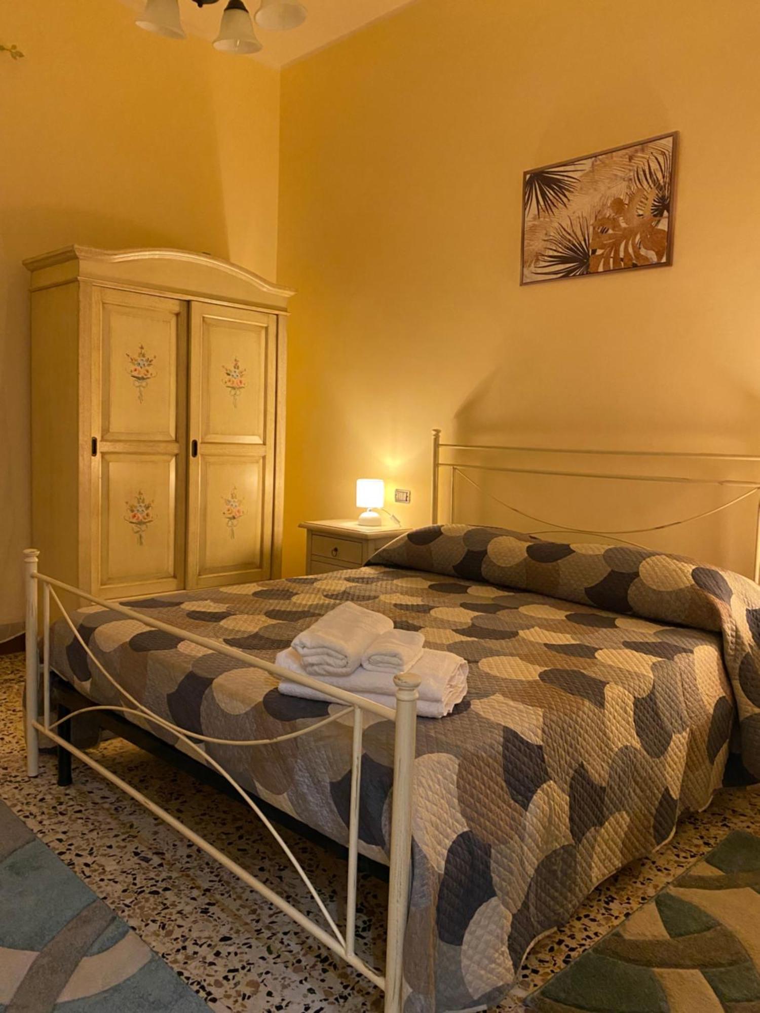 B&B Albergo Centrale Джойоза-Йоника Экстерьер фото